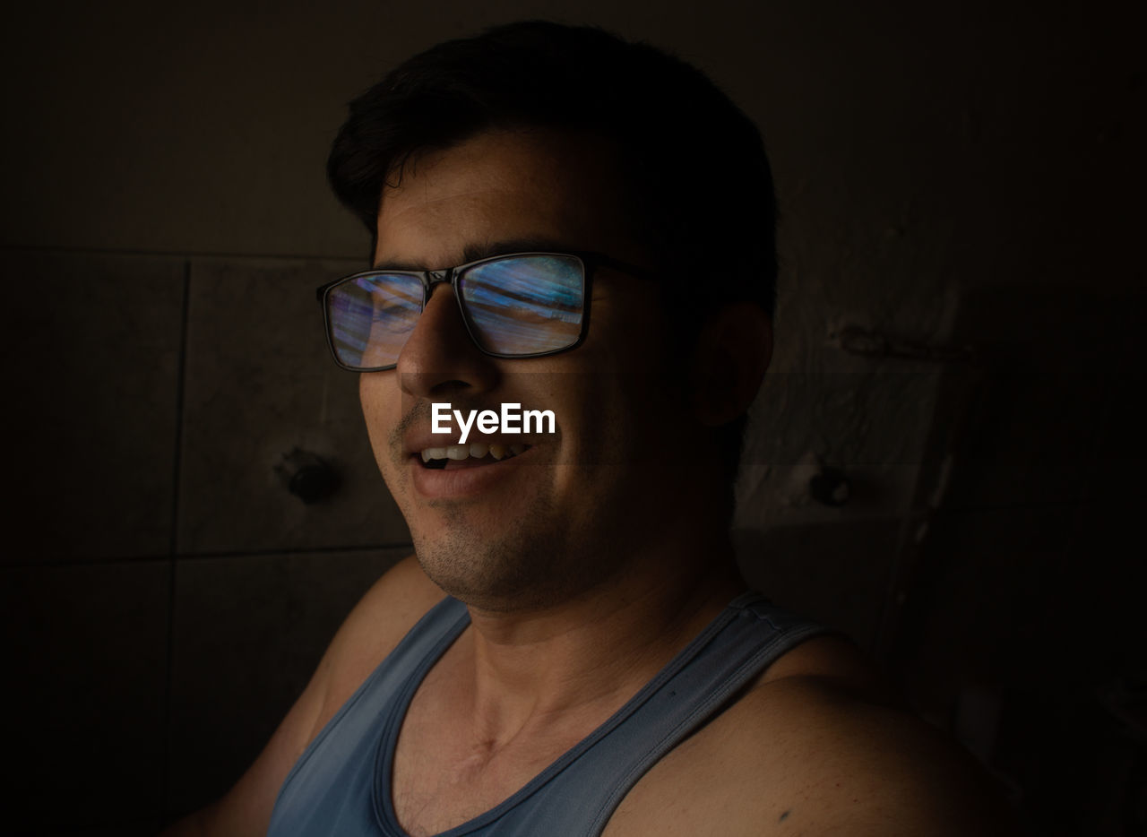 CLOSE-UP PORTRAIT OF YOUNG MAN WEARING EYEGLASSES