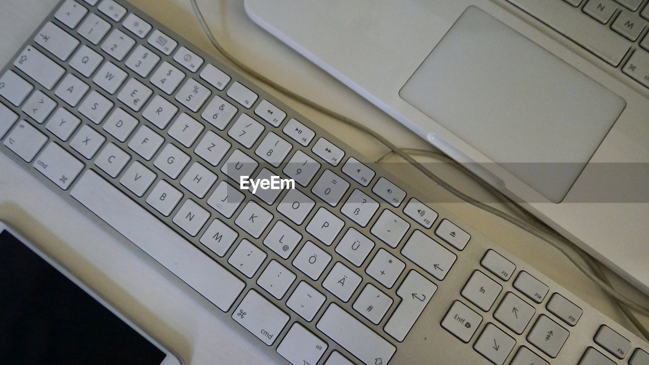 HIGH ANGLE VIEW OF LAPTOP AND KEYBOARD