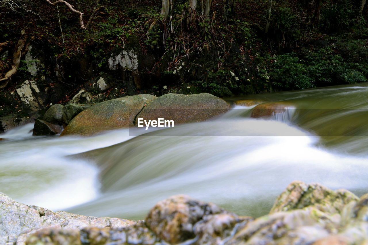 SCENIC VIEW OF STREAM FLOWING THROUGH ROCKS