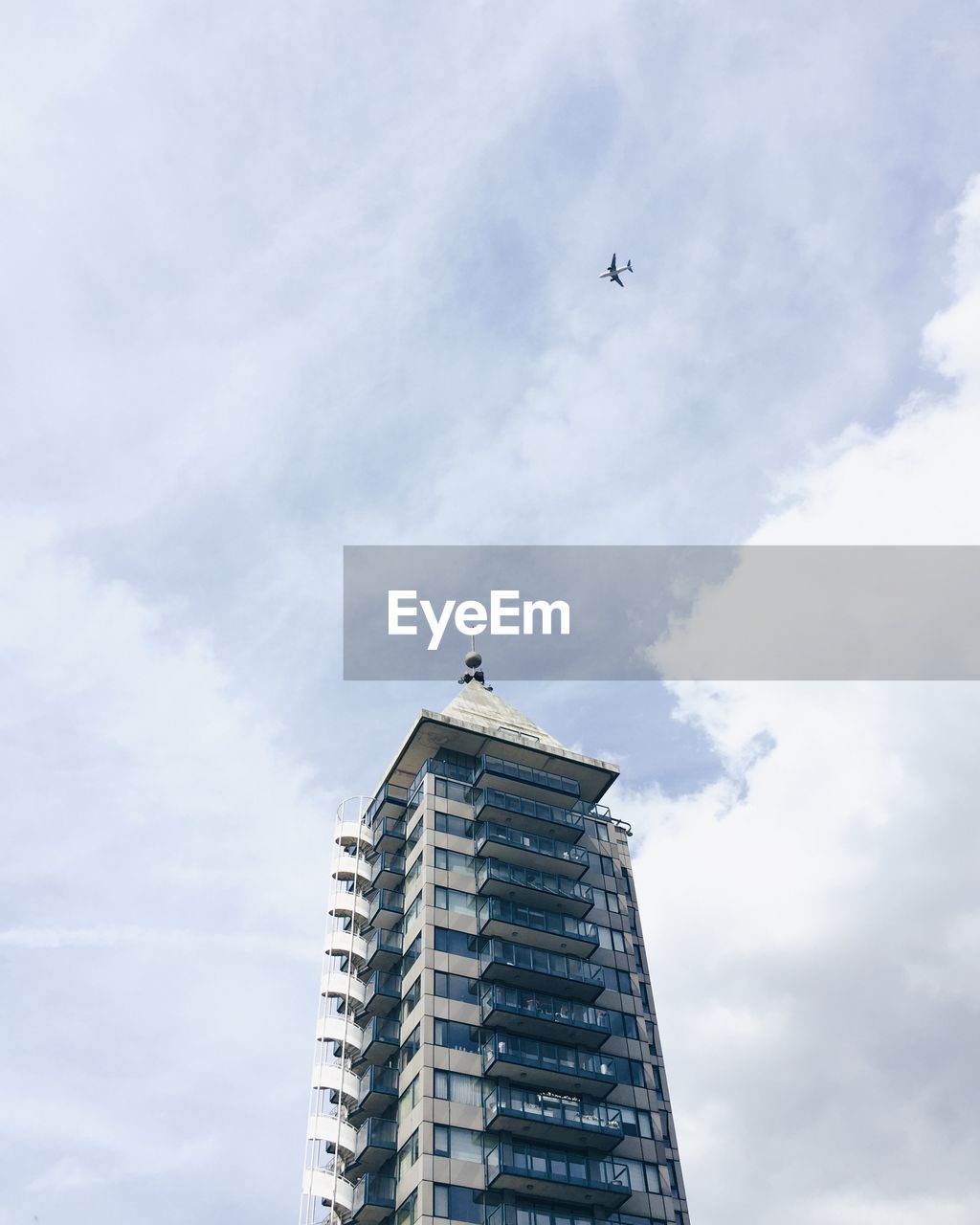 LOW ANGLE VIEW OF AIRPLANE AGAINST SKY