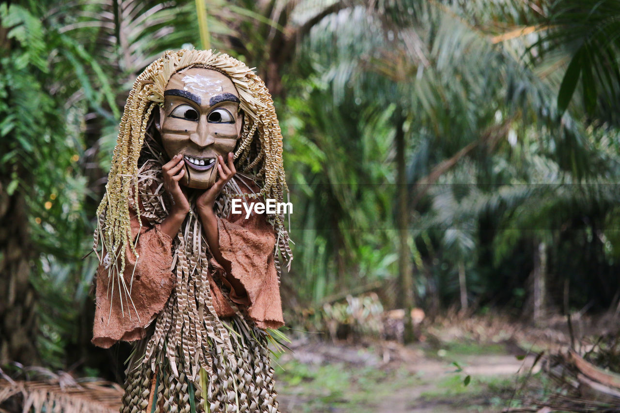 Man wearing mask