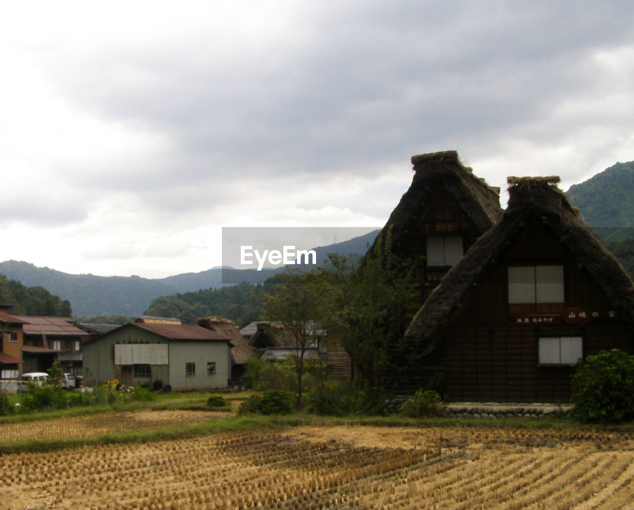 HOUSES WITH MOUNTAINS IN BACKGROUND