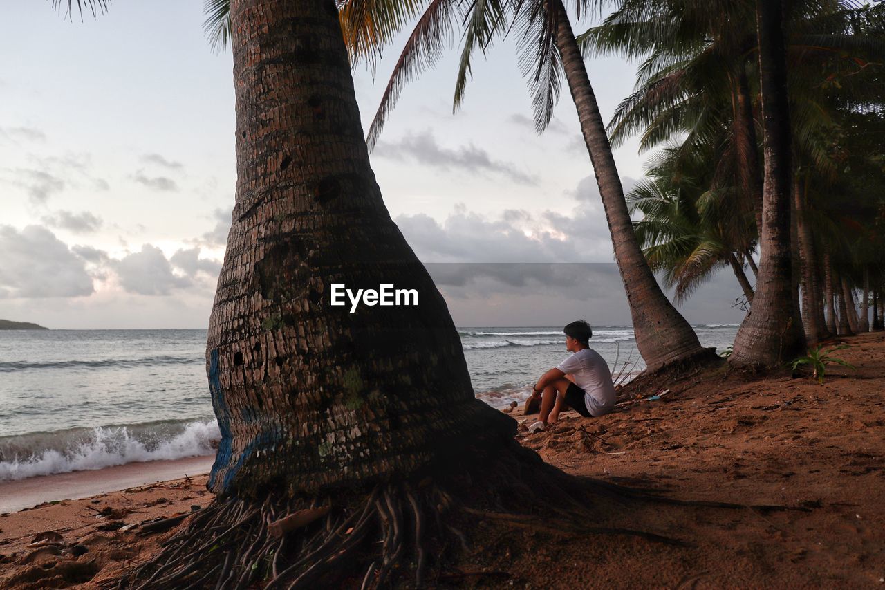 A peaceful day and sunset on the beach.