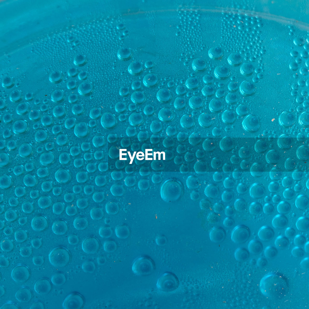 CLOSE-UP OF BUBBLES