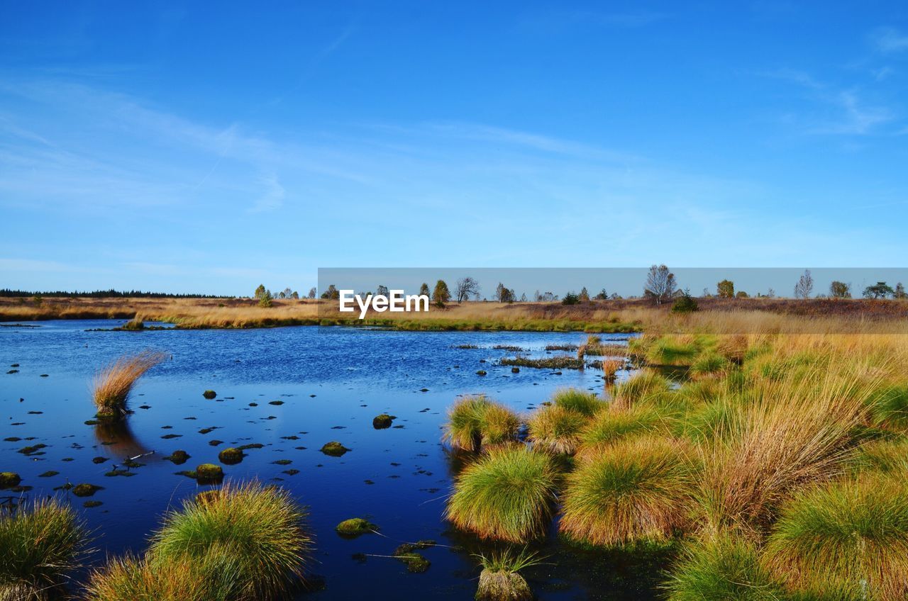 PANORAMIC VIEW OF LAKE AGAINST SKY