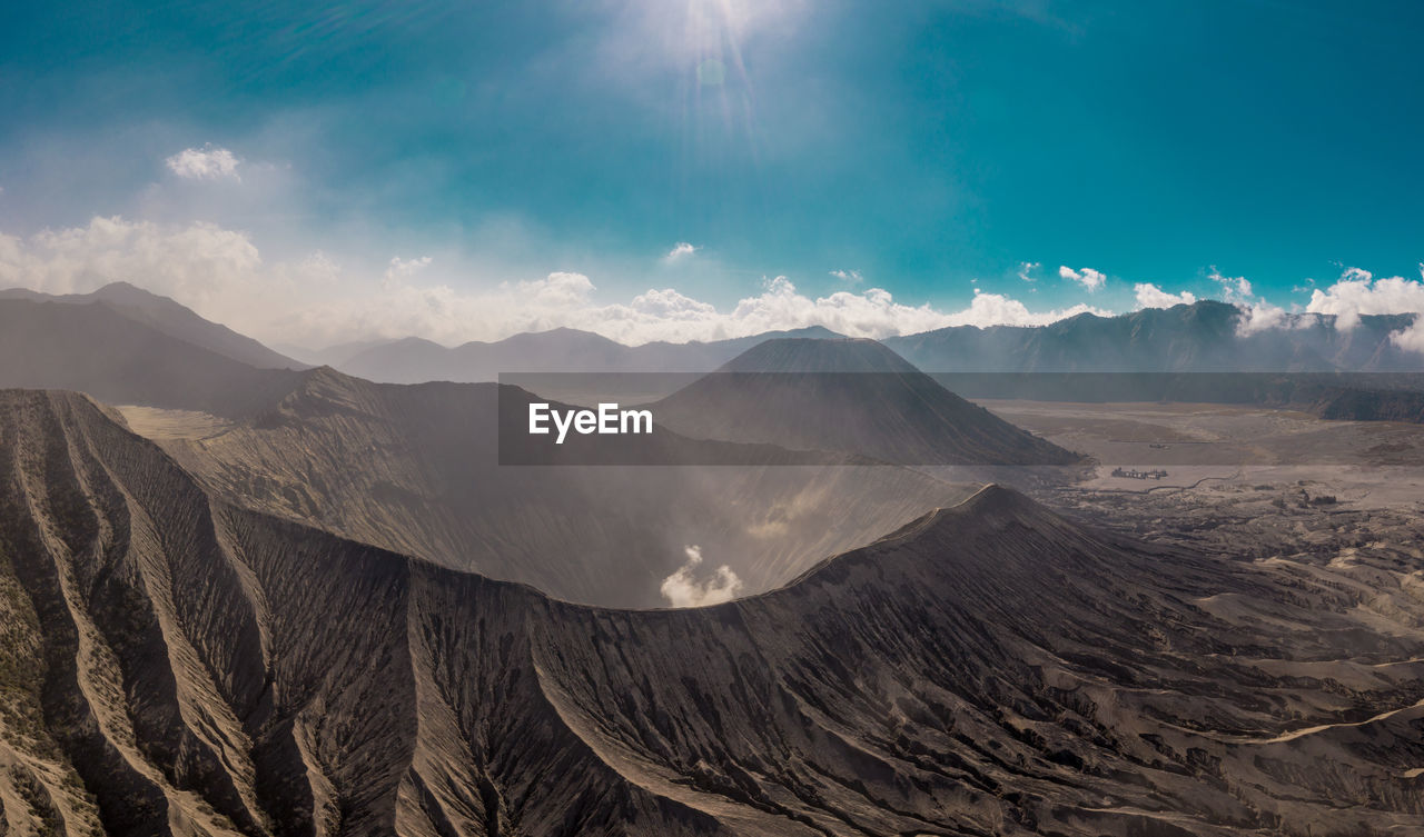 PANORAMIC VIEW OF VOLCANIC MOUNTAIN RANGE AGAINST SKY