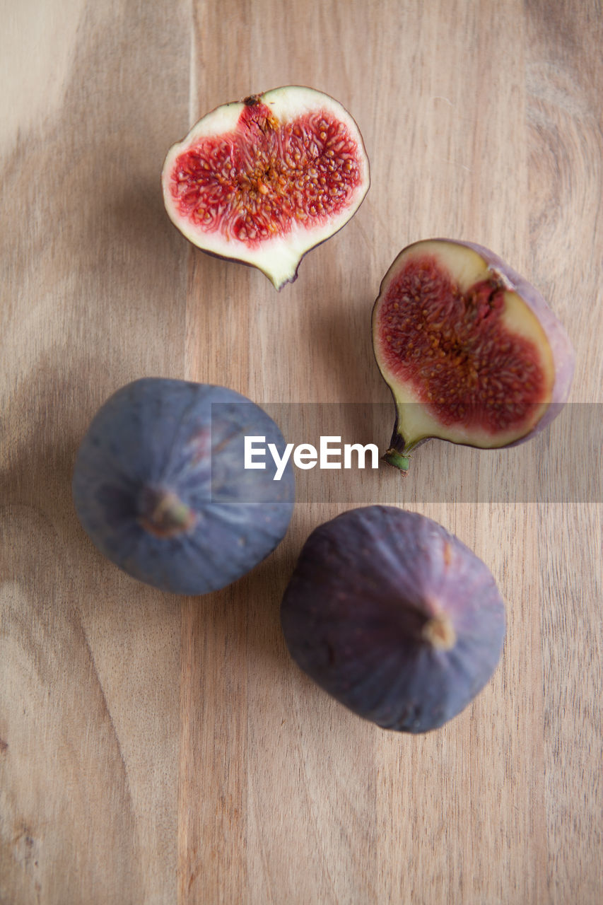 CLOSE-UP OF FRUIT ON TABLE