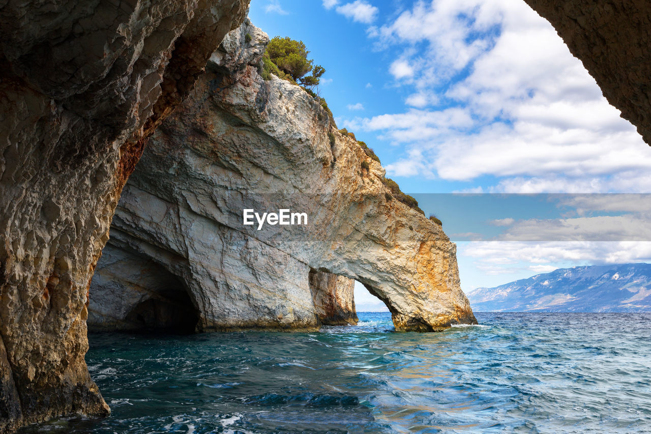 SCENIC VIEW OF ROCK FORMATION IN SEA AGAINST SKY