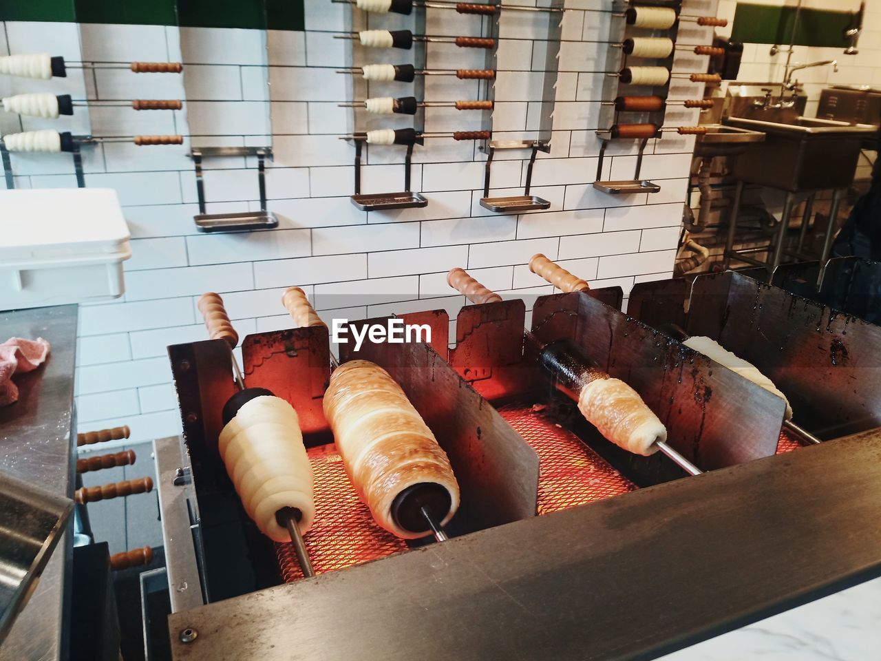 HIGH ANGLE VIEW OF FOOD IN ROW ON SHELF