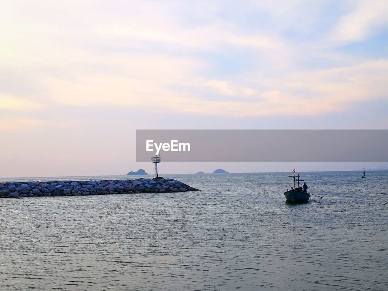 SAILBOATS IN SEA AGAINST SKY