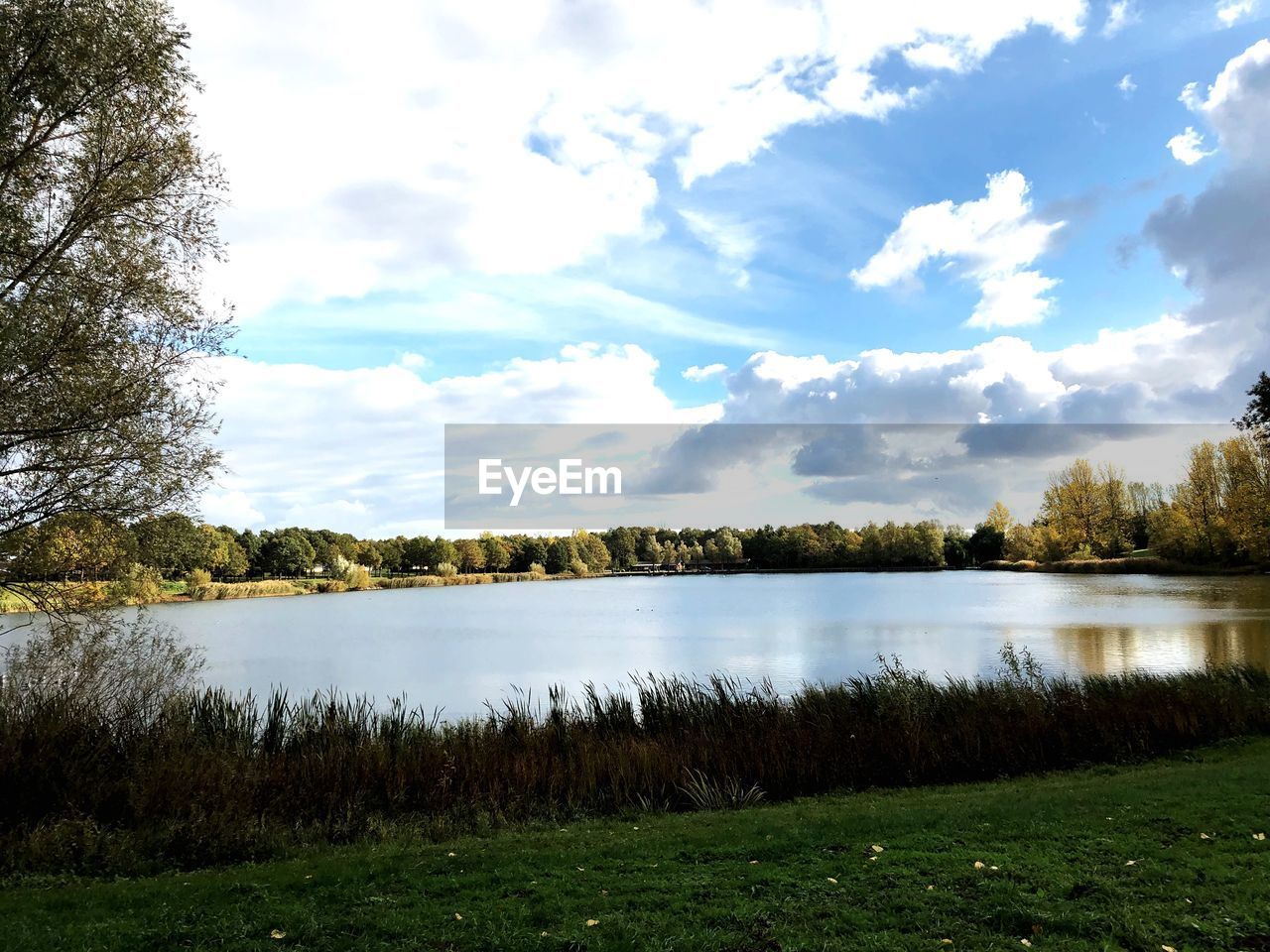 SCENIC VIEW OF LAKE AGAINST CLOUDY SKY