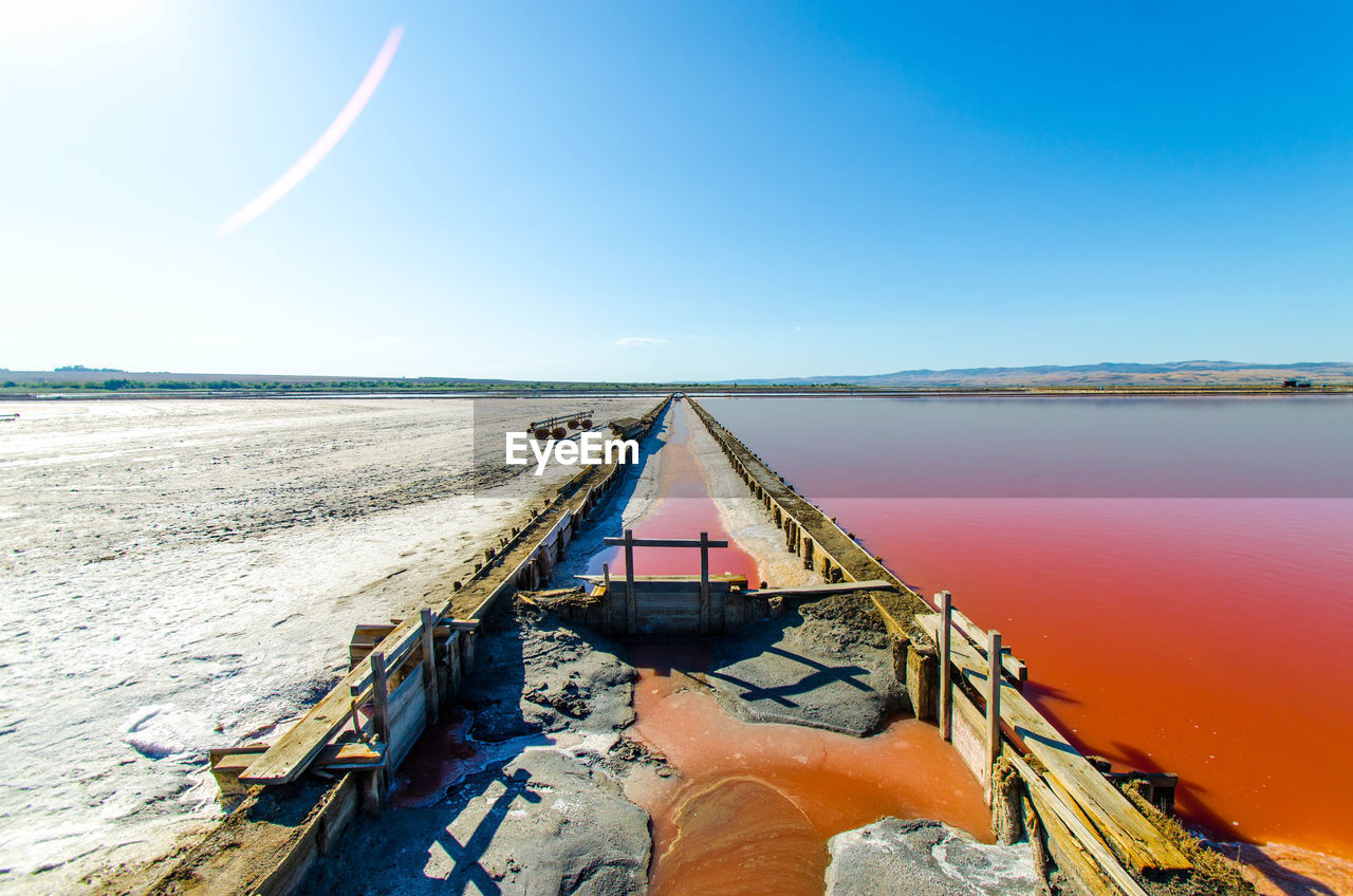 Natural formation of sea salt from lye 
