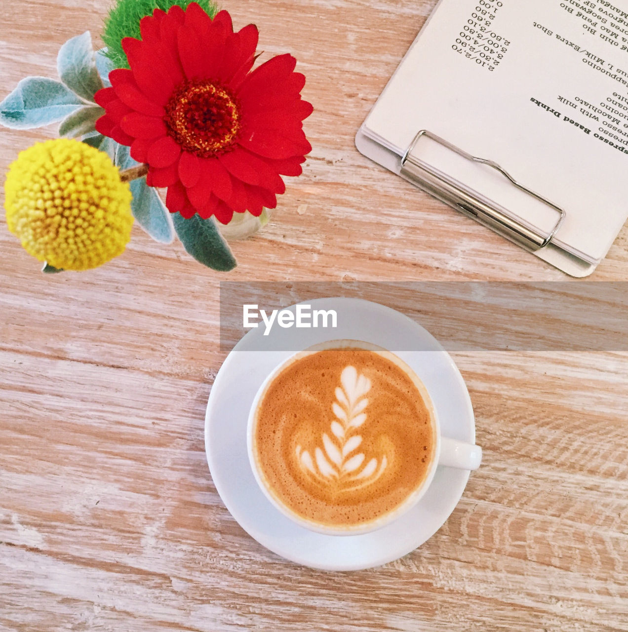 DIRECTLY ABOVE SHOT OF COFFEE ON WOODEN TABLE