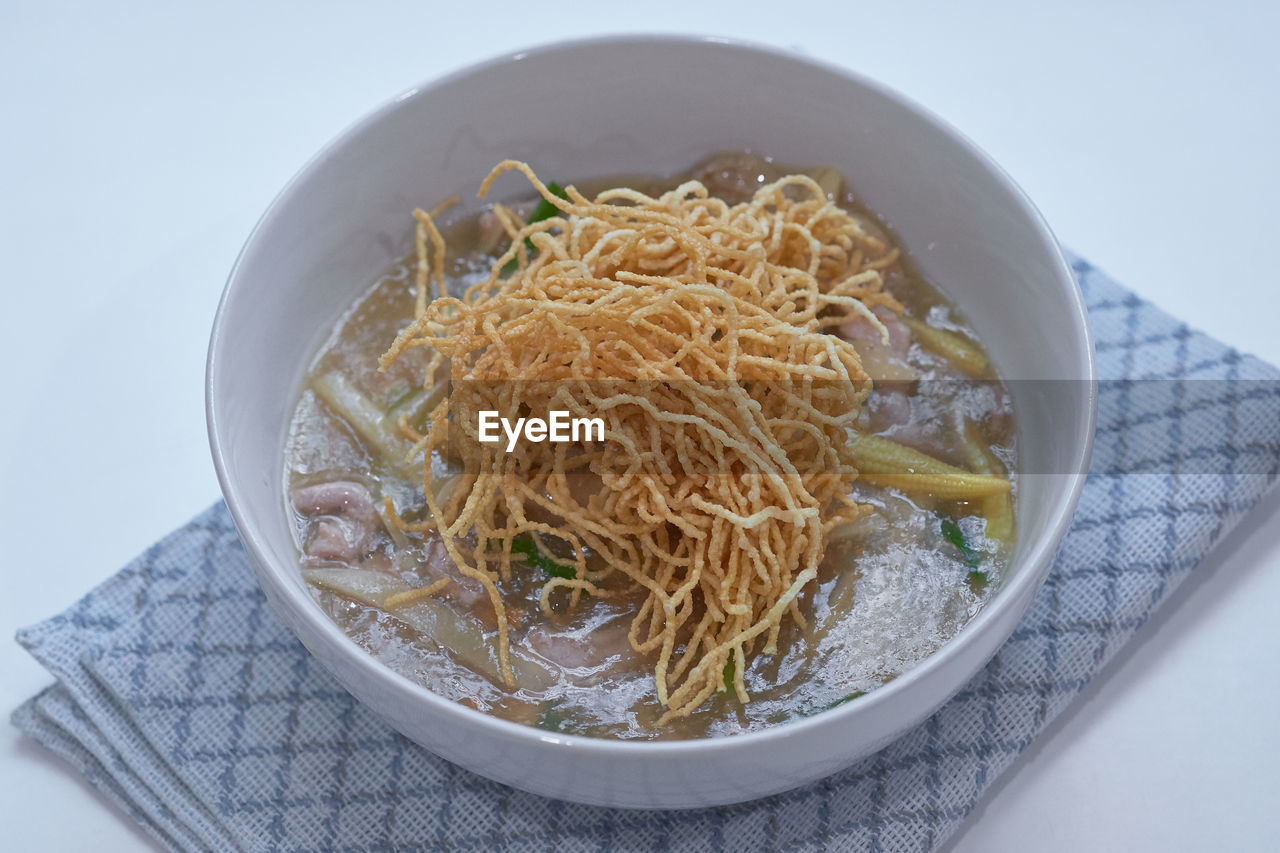 CLOSE-UP OF RICE IN BOWL