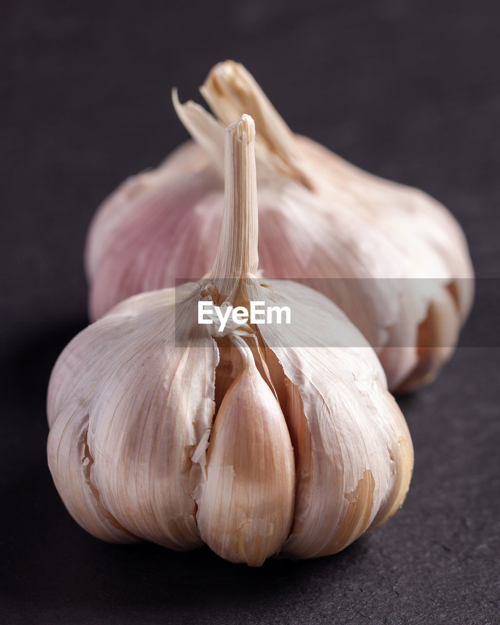 garlic, food, food and drink, spice, ingredient, vegetable, freshness, produce, garlic bulb, wellbeing, healthy eating, plant, studio shot, indoors, garlic clove, still life, no people, onion, close-up, raw food, shallot, wood, organic, focus on foreground