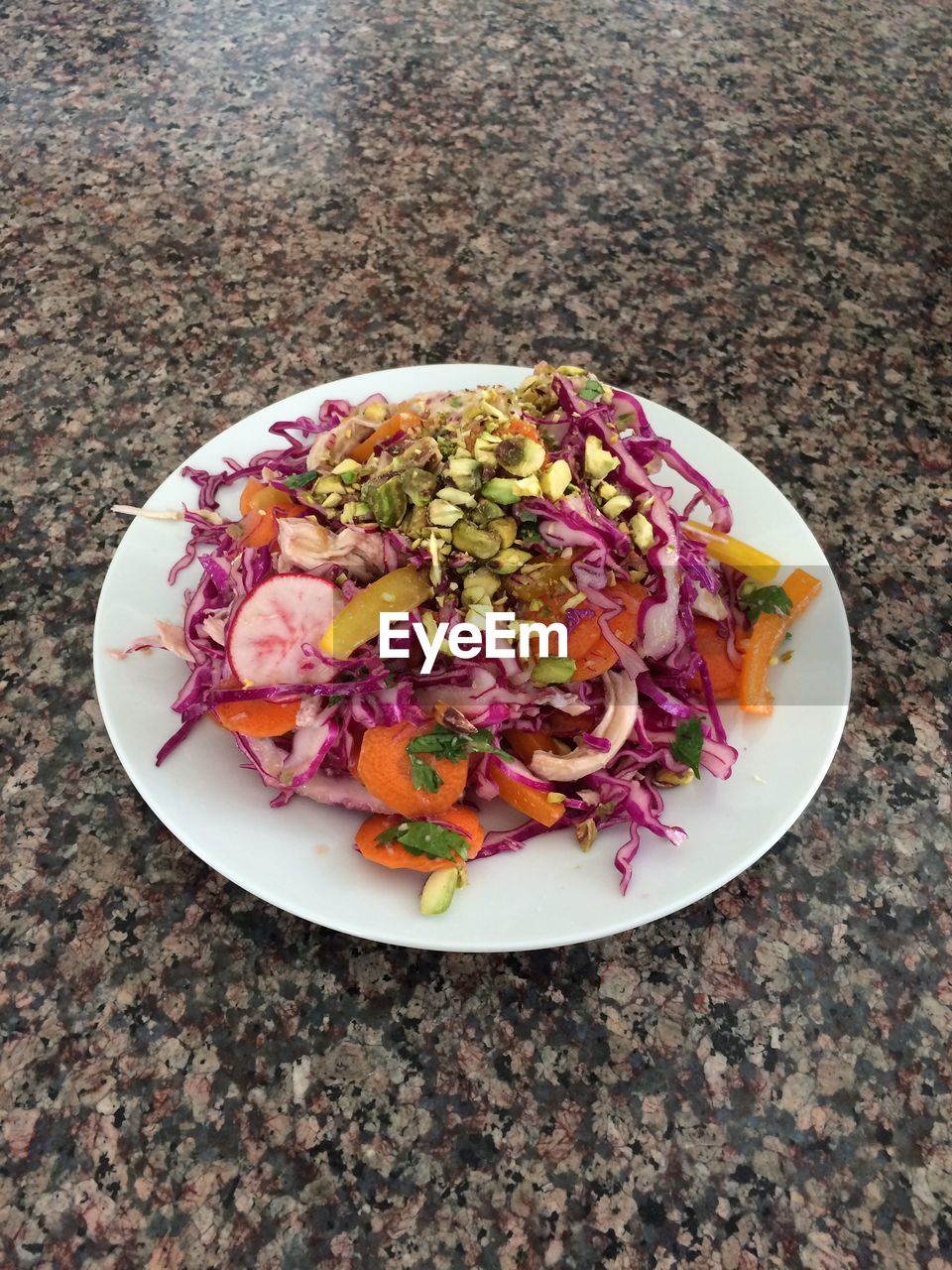 HIGH ANGLE VIEW OF FOOD ON PLATE