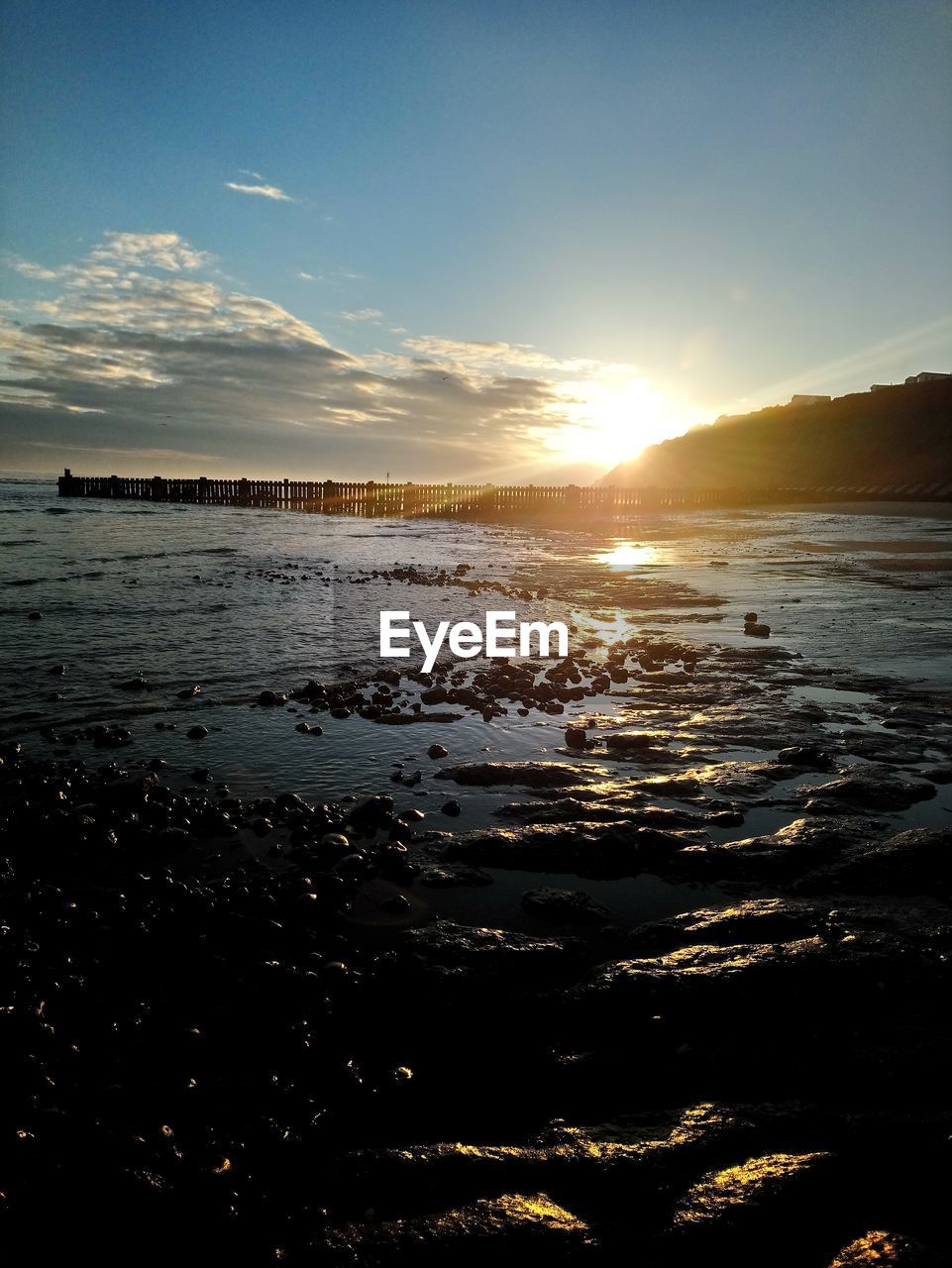 VIEW OF SEA AGAINST CLOUDY SKY