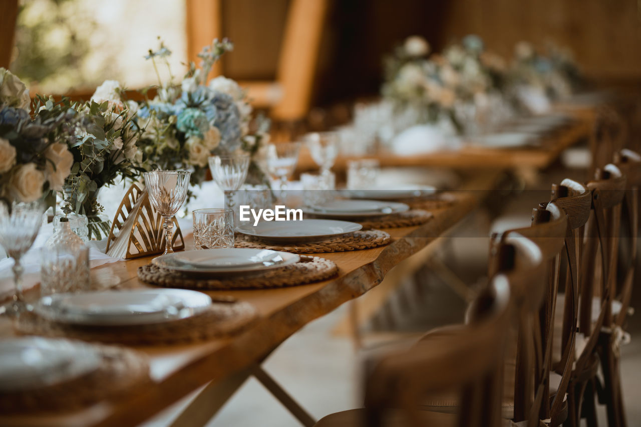 Restaurant dining table decor