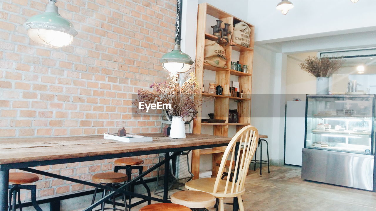 EMPTY CHAIRS AND TABLE IN HOUSE