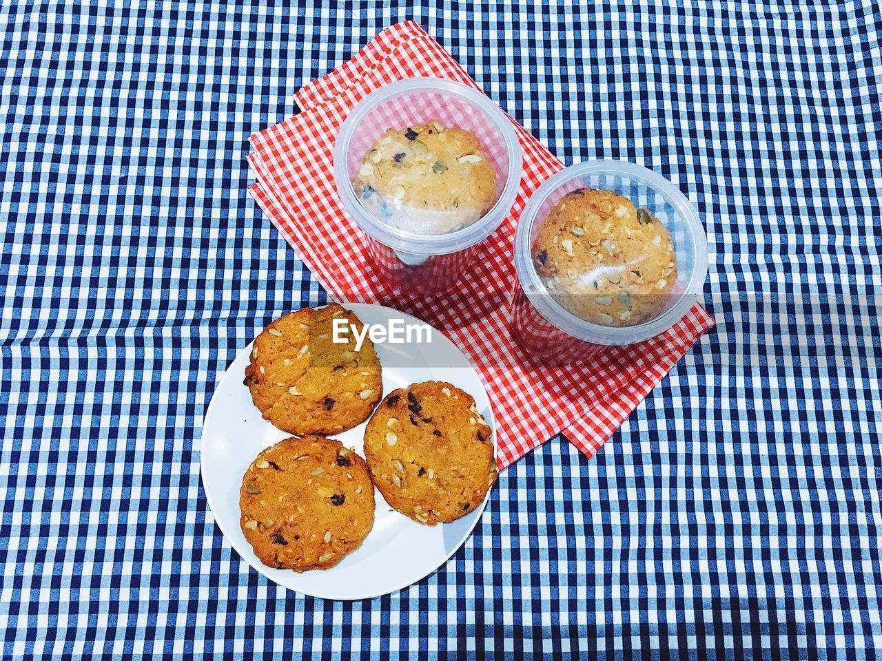 HIGH ANGLE VIEW OF ICE CREAM ON PLATE