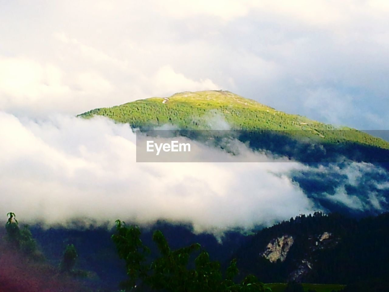 SCENIC VIEW OF MOUNTAINS AGAINST CLOUDY SKY