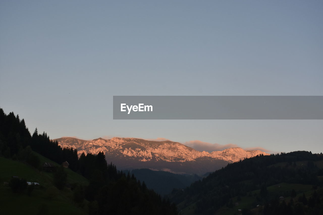 SCENIC VIEW OF SILHOUETTE MOUNTAIN AGAINST SKY DURING SUNSET