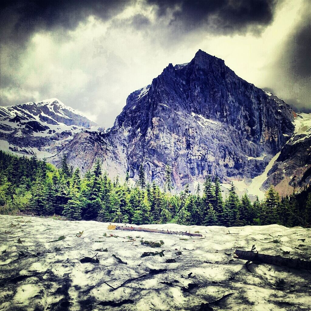 SCENIC VIEW OF SNOW COVERED MOUNTAINS AGAINST CLOUDY SKY