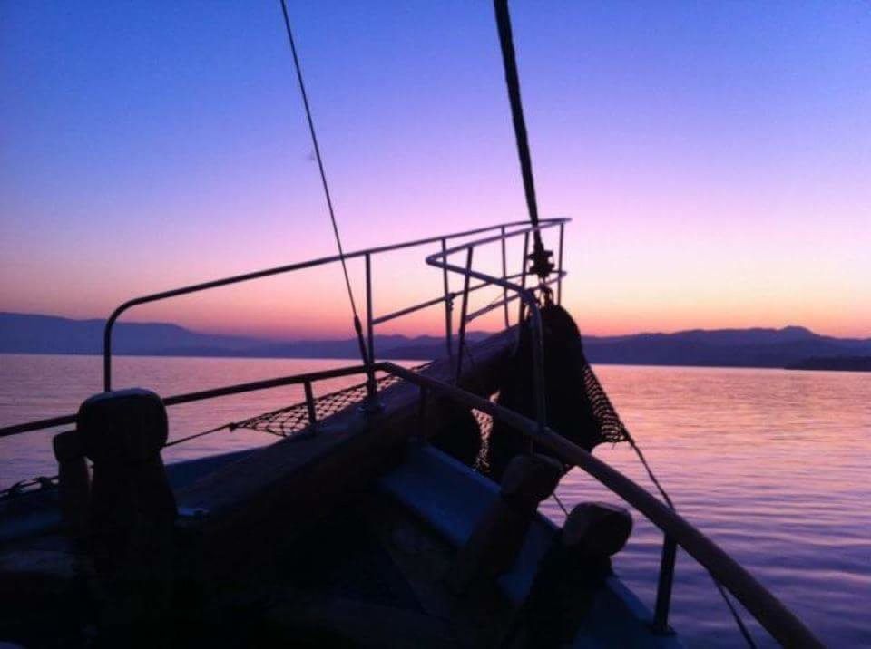 SAILBOAT ON SEA AT SUNSET