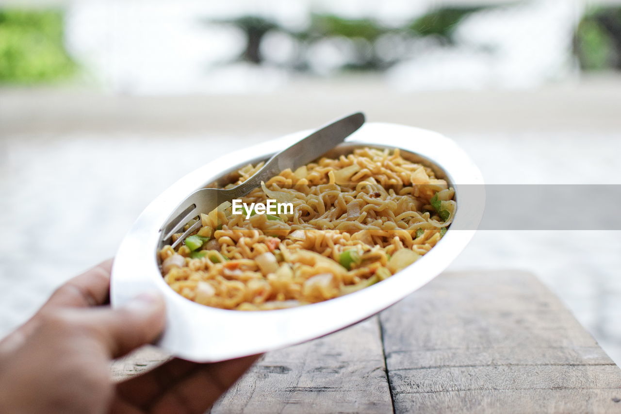 CLOSE-UP OF HAND EATING FOOD
