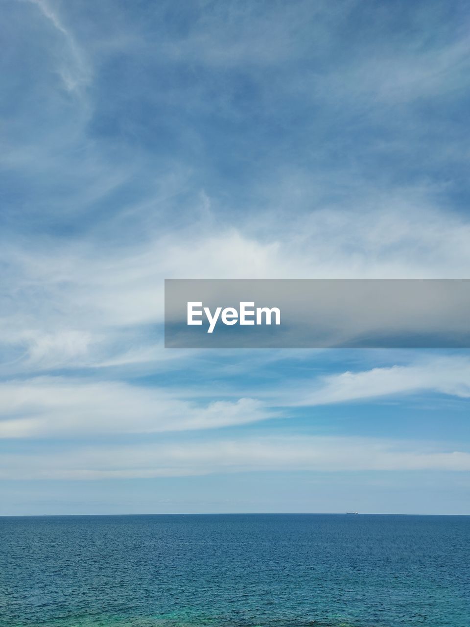 sky, cloud, horizon over water, horizon, water, scenics - nature, sea, beauty in nature, tranquility, tranquil scene, ocean, nature, no people, blue, idyllic, body of water, day, land, outdoors, shore, beach, coast, non-urban scene, sunlight, waterfront