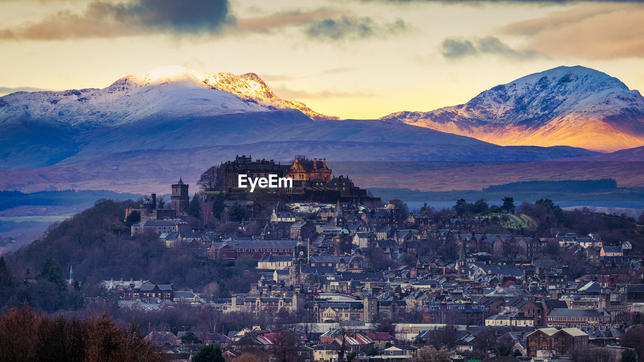 Stirling castle and the mountains in the background at sunrise.
