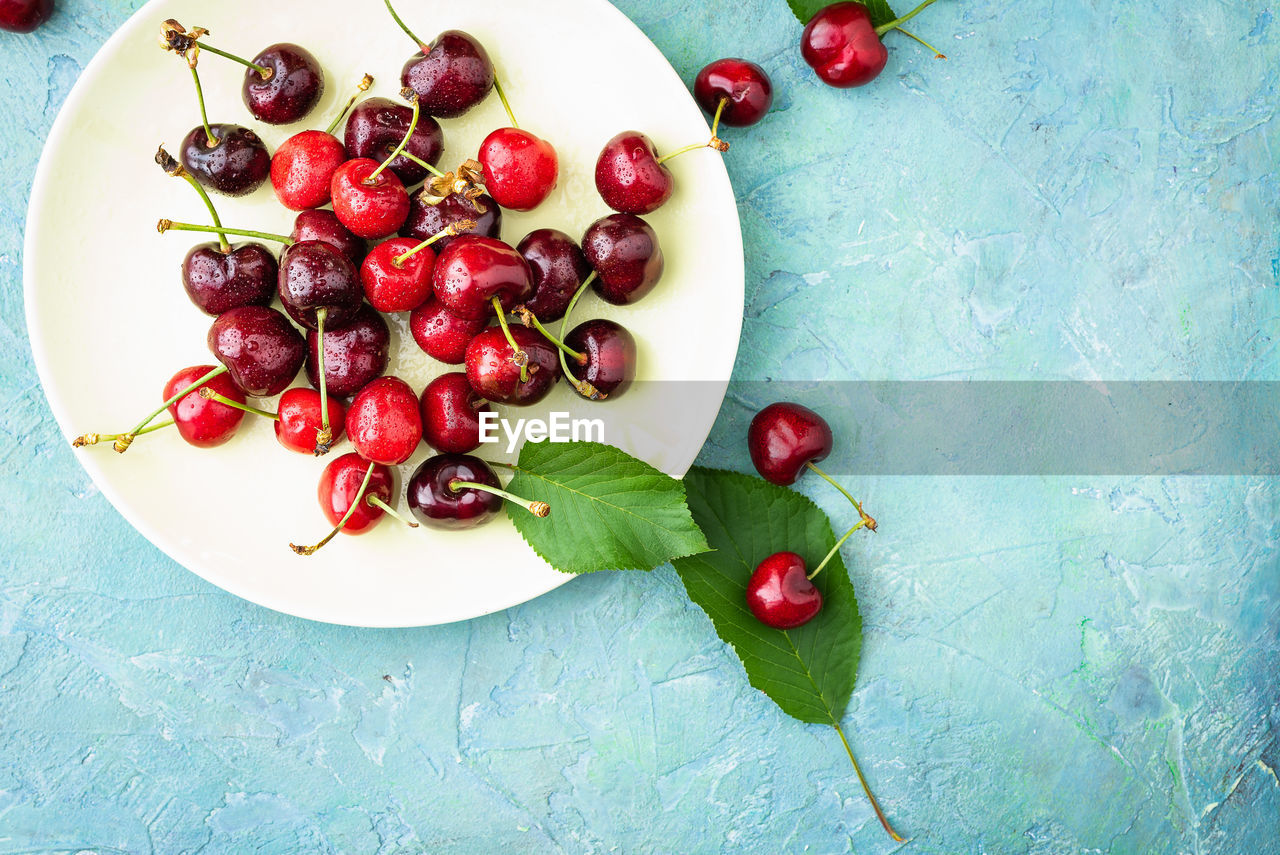 DIRECTLY ABOVE SHOT OF FRUITS AND BERRIES ON TABLE