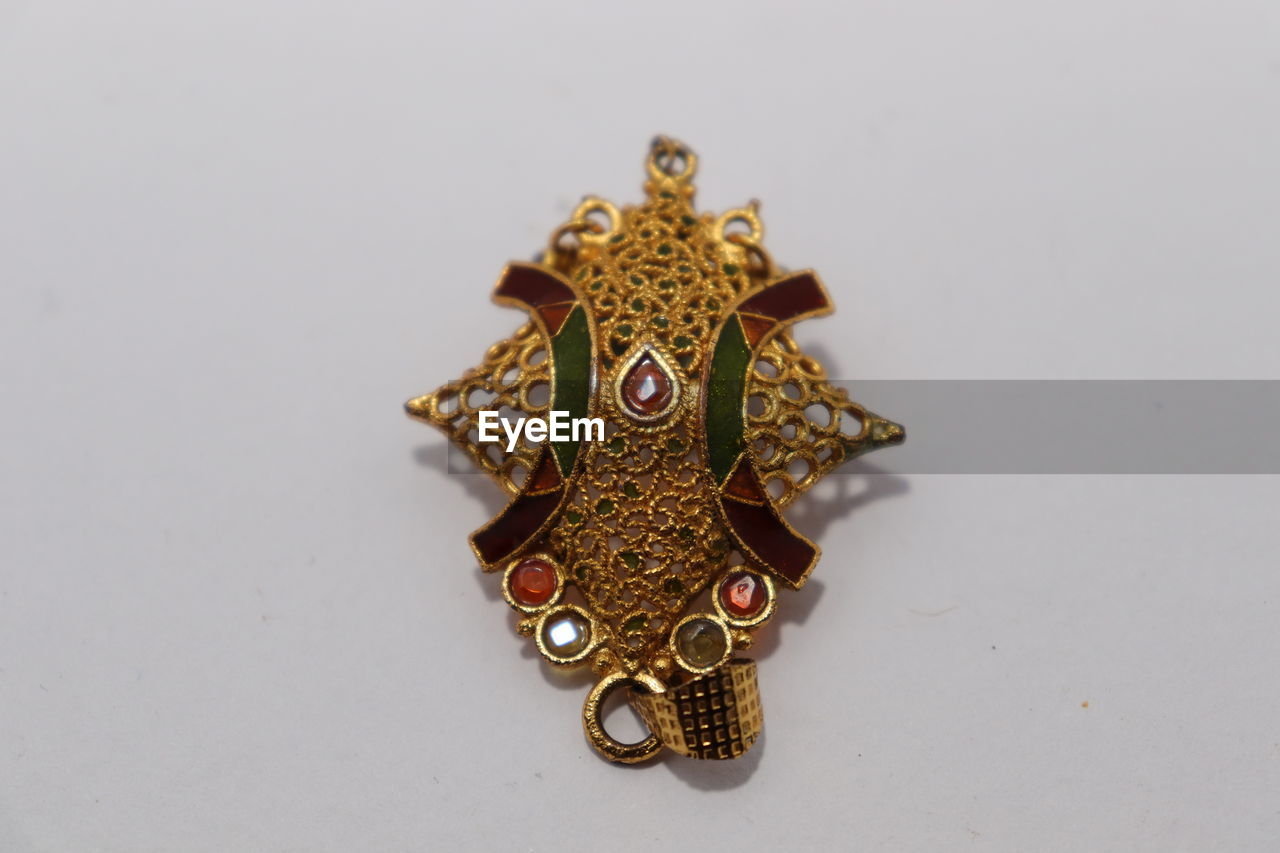 HIGH ANGLE VIEW OF CARVING ON WHITE BACKGROUND