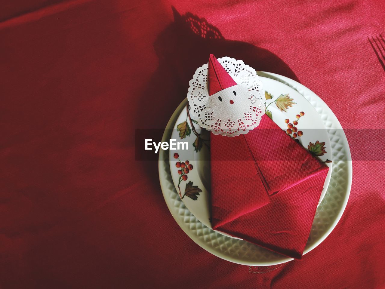 HIGH ANGLE VIEW OF HEART SHAPE ON RED TABLE