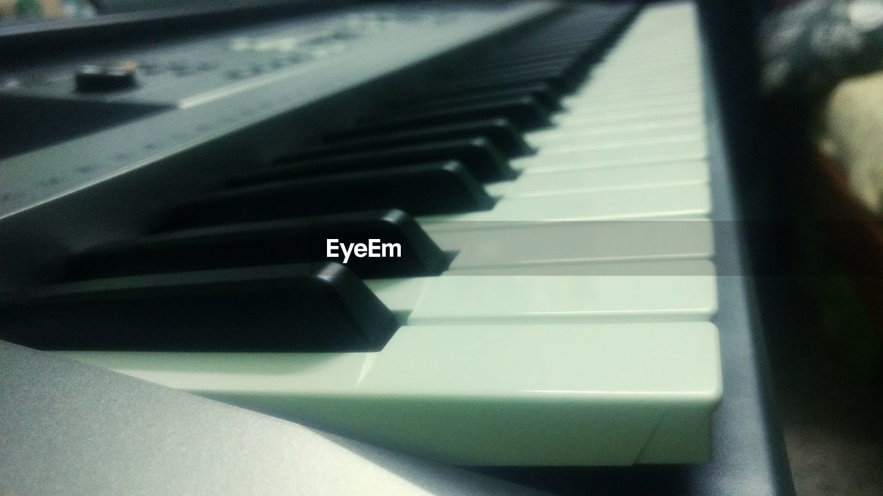 CLOSE-UP OF PIANO KEYS AT HOME