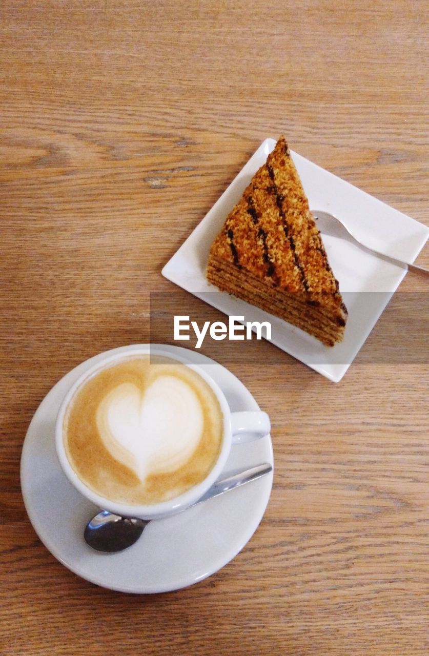 HIGH ANGLE VIEW OF COFFEE CUP WITH CHOCOLATE ON TABLE