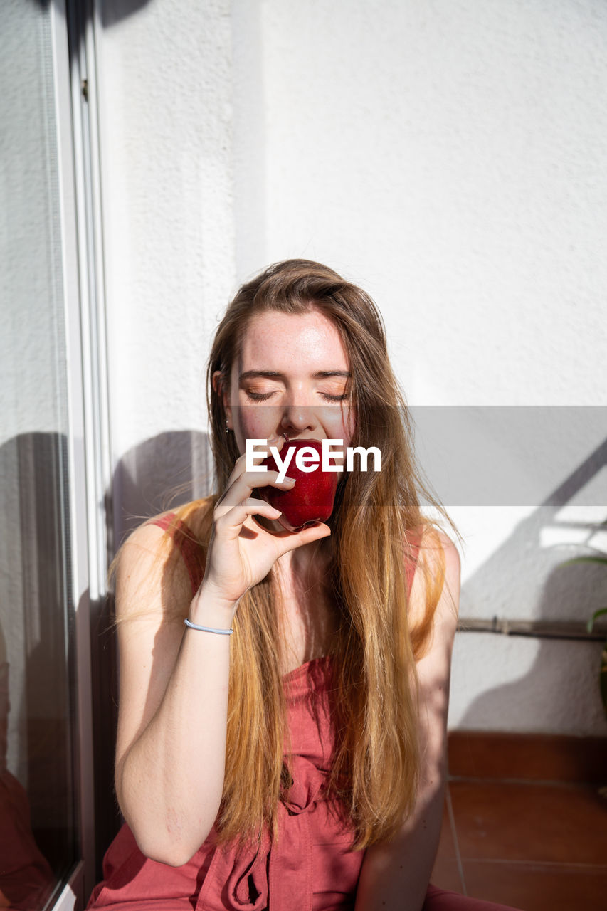 PORTRAIT OF A BEAUTIFUL WOMAN DRINKING GLASS