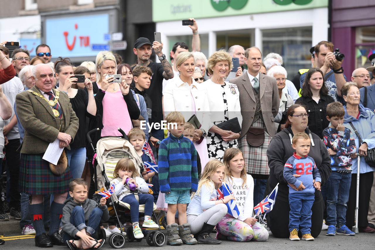 GROUP OF PEOPLE IN MARKET