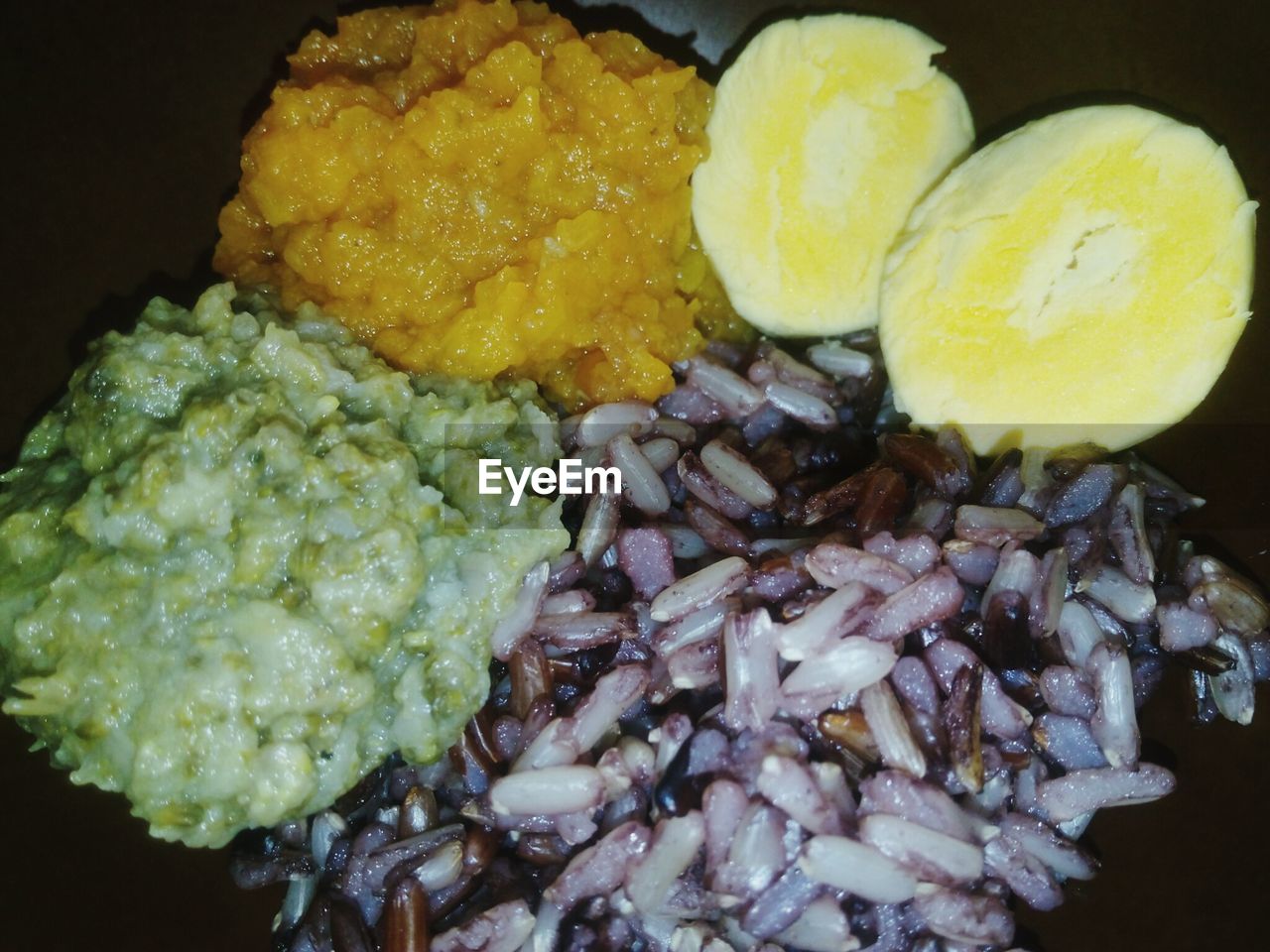 CLOSE-UP OF FOOD SERVED ON PLATE