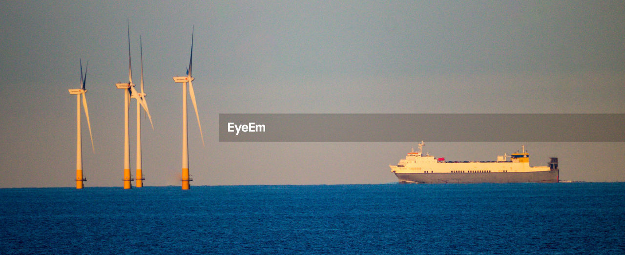 SAILBOAT ON SEA AGAINST CLEAR SKY