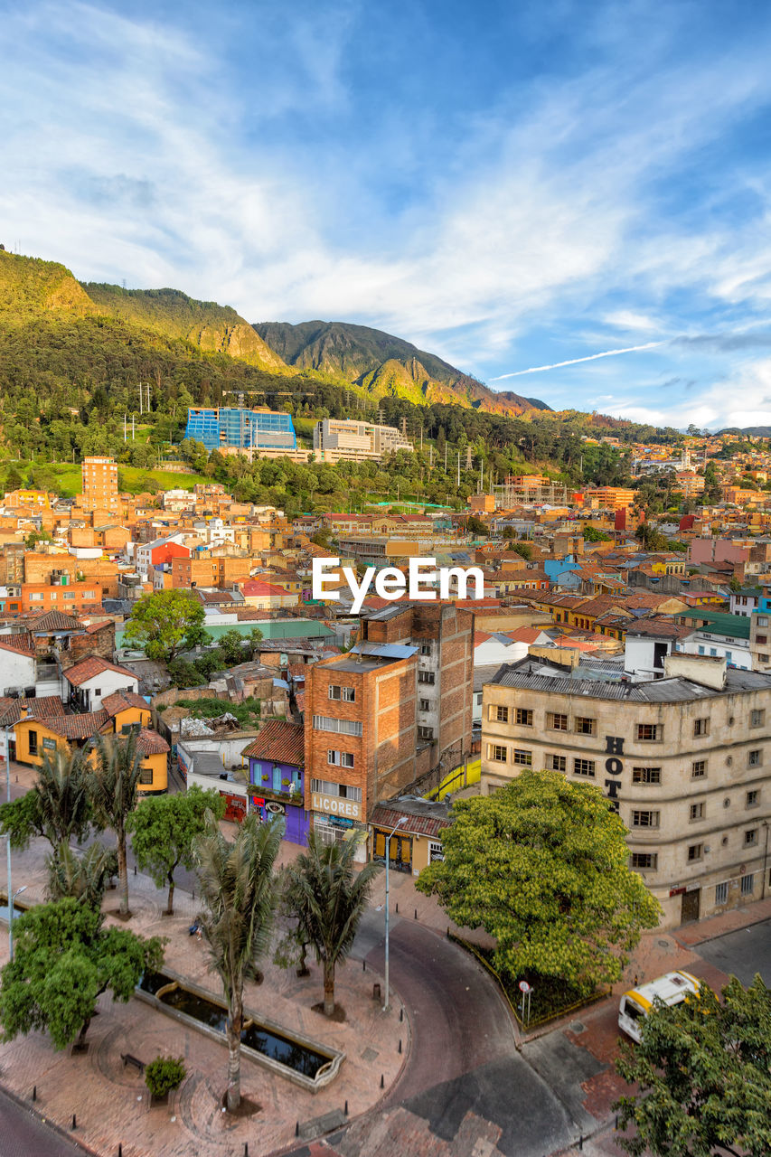 HIGH ANGLE VIEW OF BUILDINGS IN CITY