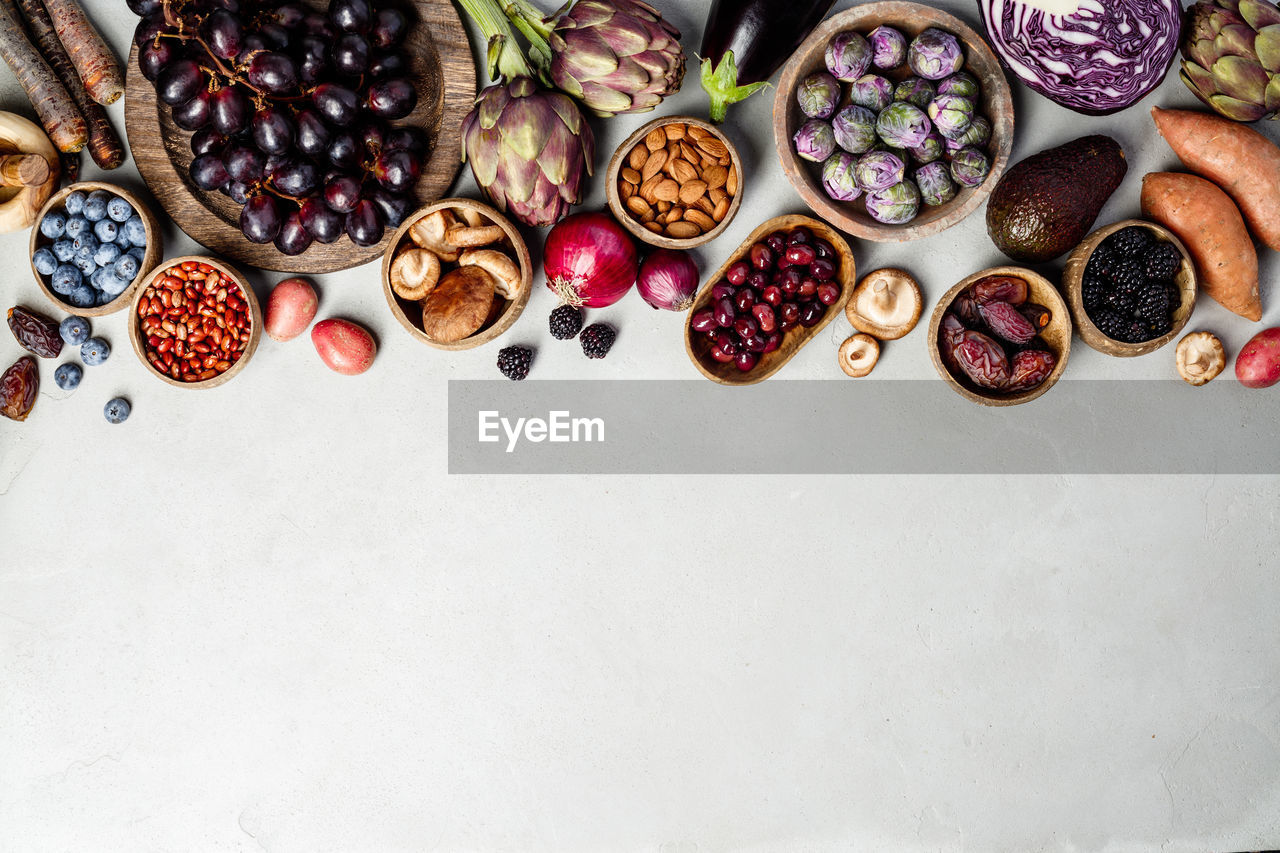 HIGH ANGLE VIEW OF FRUITS IN BOWL