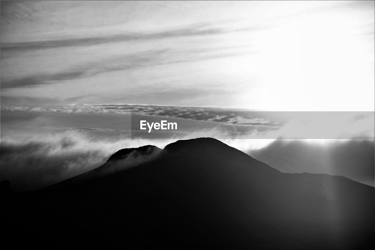 mountain, black and white, cloud, sky, darkness, monochrome photography, scenics - nature, environment, beauty in nature, monochrome, landscape, nature, horizon, silhouette, mountain range, light, no people, tranquility, outdoors, tranquil scene, black, sunlight, fog, auto post production filter, sunbeam, land, transfer print, day, white