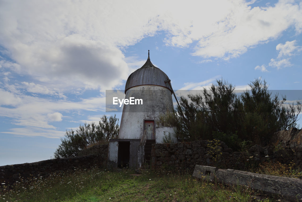 OLD BUILDING AGAINST SKY