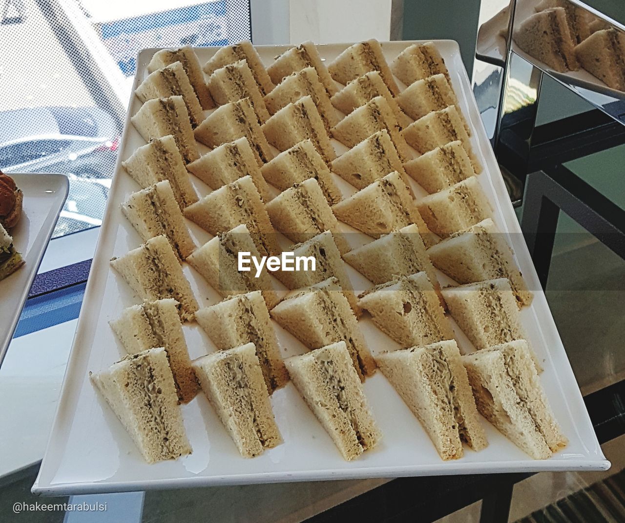 HIGH ANGLE VIEW OF CHOCOLATE CAKE ON TABLE