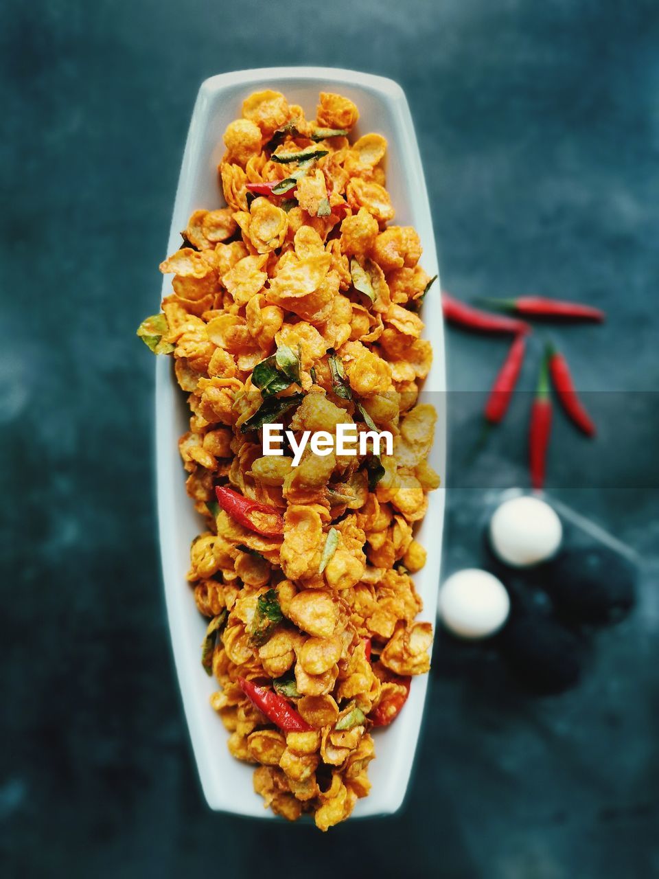 HIGH ANGLE VIEW OF BREAKFAST SERVED IN BOWL