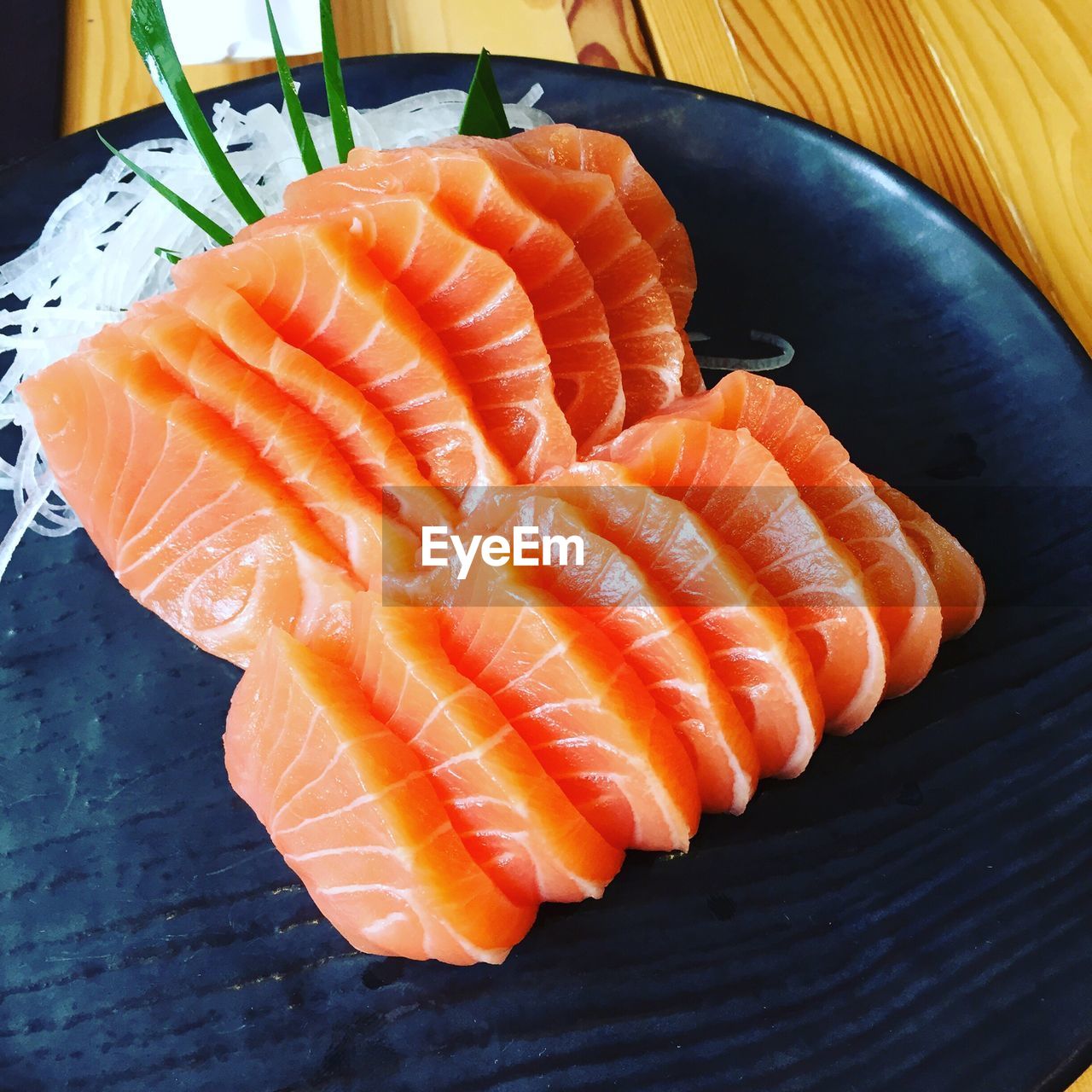 HIGH ANGLE VIEW OF FOOD ON TABLE