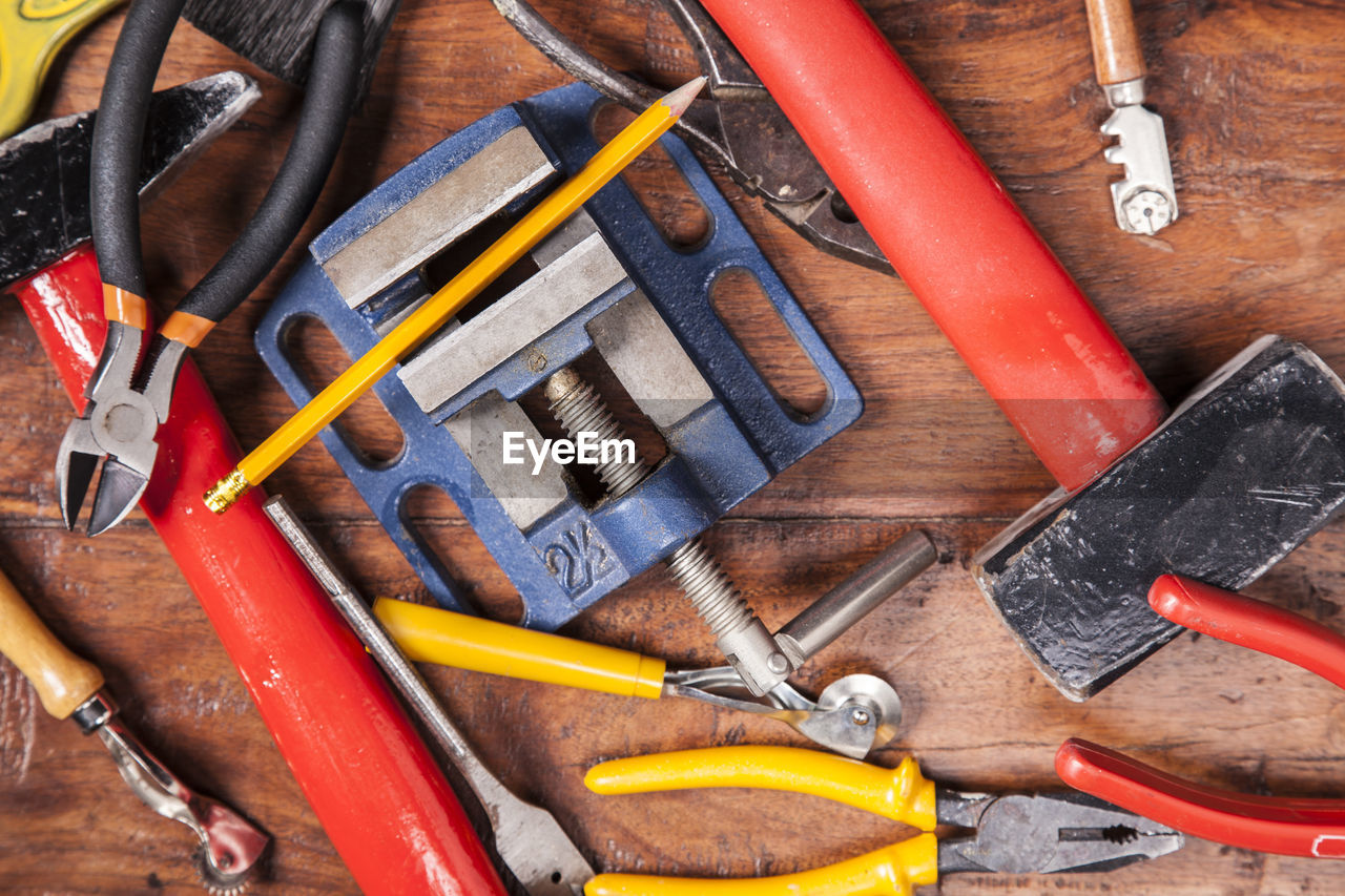 CLOSE-UP OF WORK TOOLS ON METAL