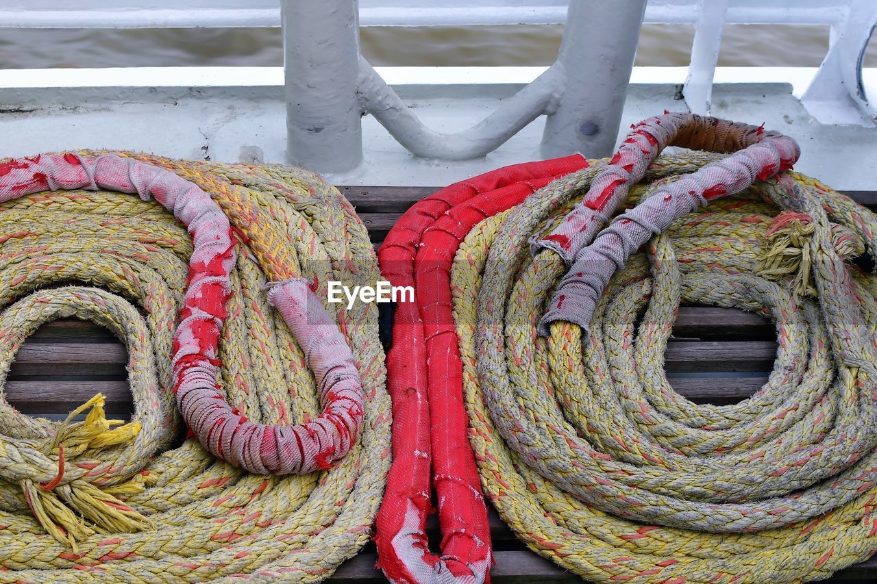HIGH ANGLE VIEW OF ROPE TIED UP ON RAILING