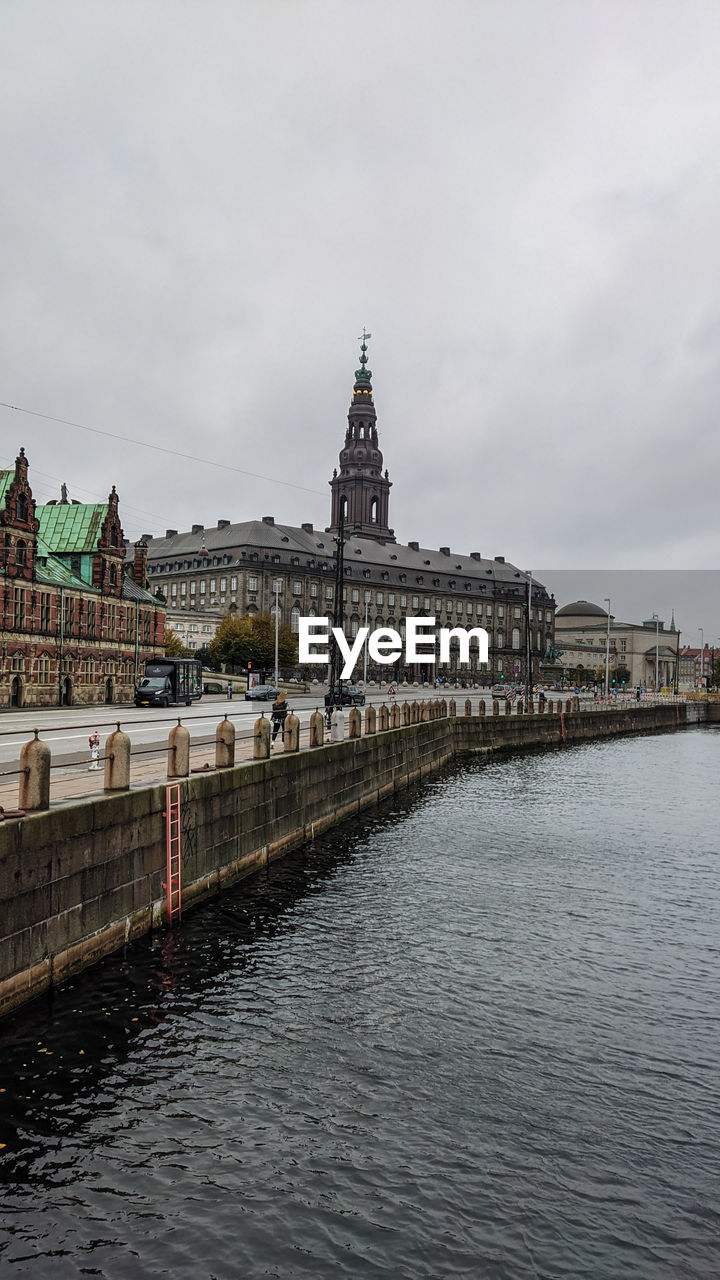 VIEW OF BUILDINGS AT WATERFRONT